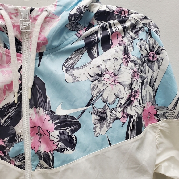 Nike Windrunner Cropped Hooded Jacket White Floral Colorblocked Like NEW - Picture 9 of 15